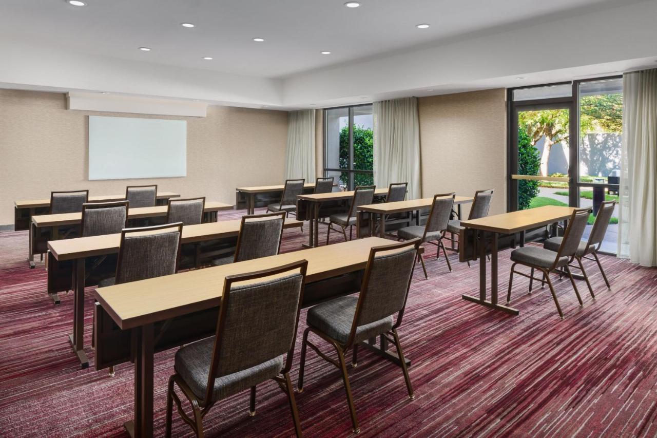 Hotel Courtyard By Marriott Dallas