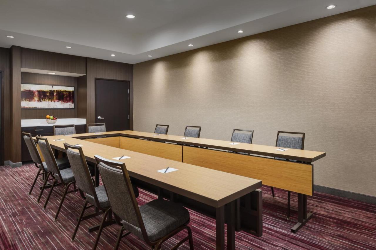 Hotel Courtyard By Marriott Dallas 3*