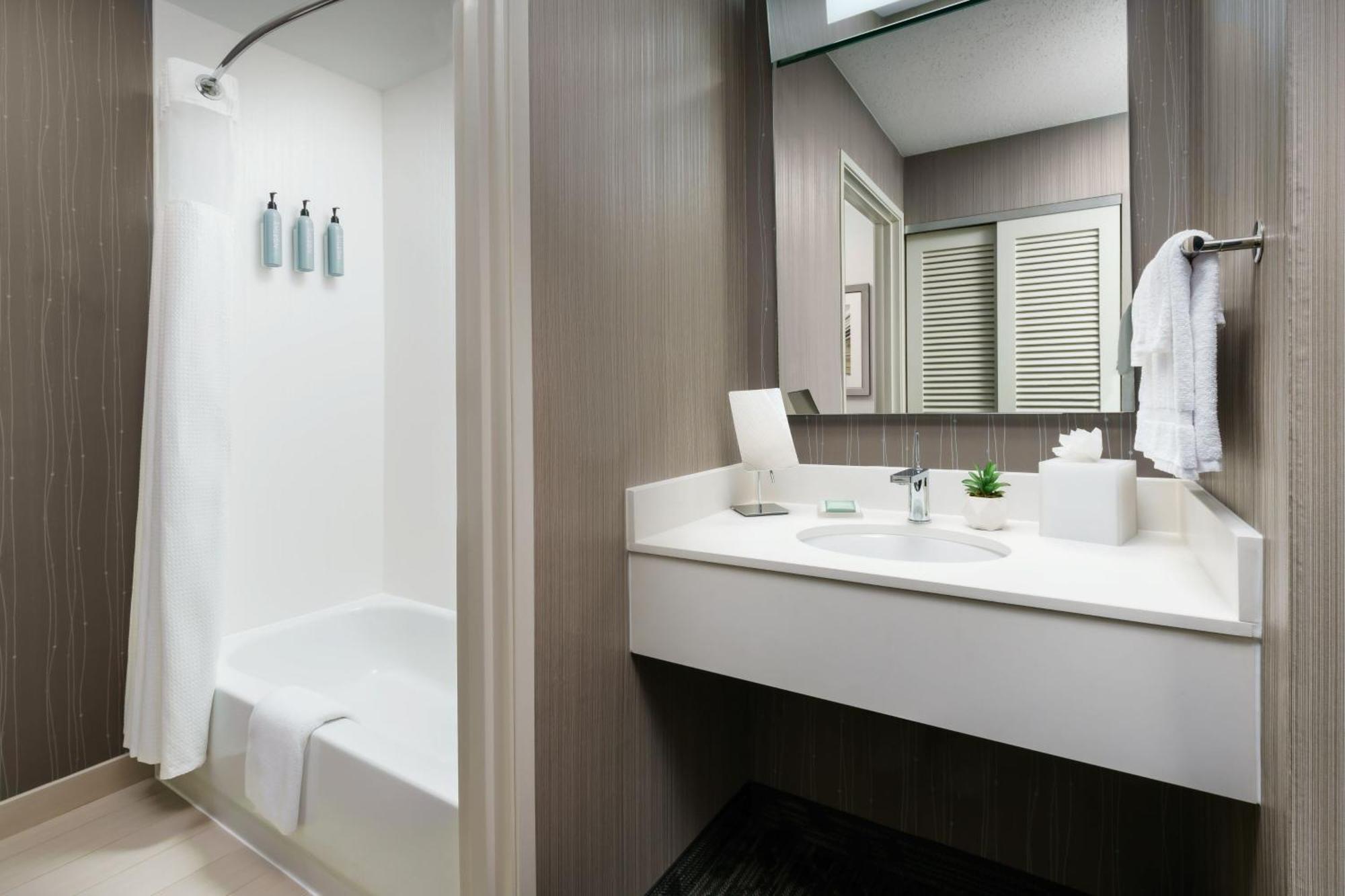 Courtyard By Marriott Dallas Lewisville