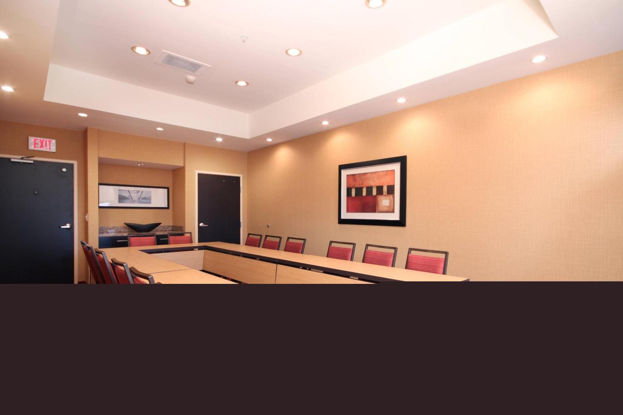 Hotel Courtyard By Marriott Dallas