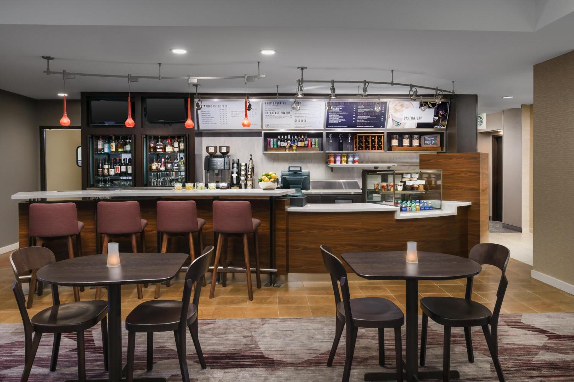 Courtyard By Marriott Dallas 3*
